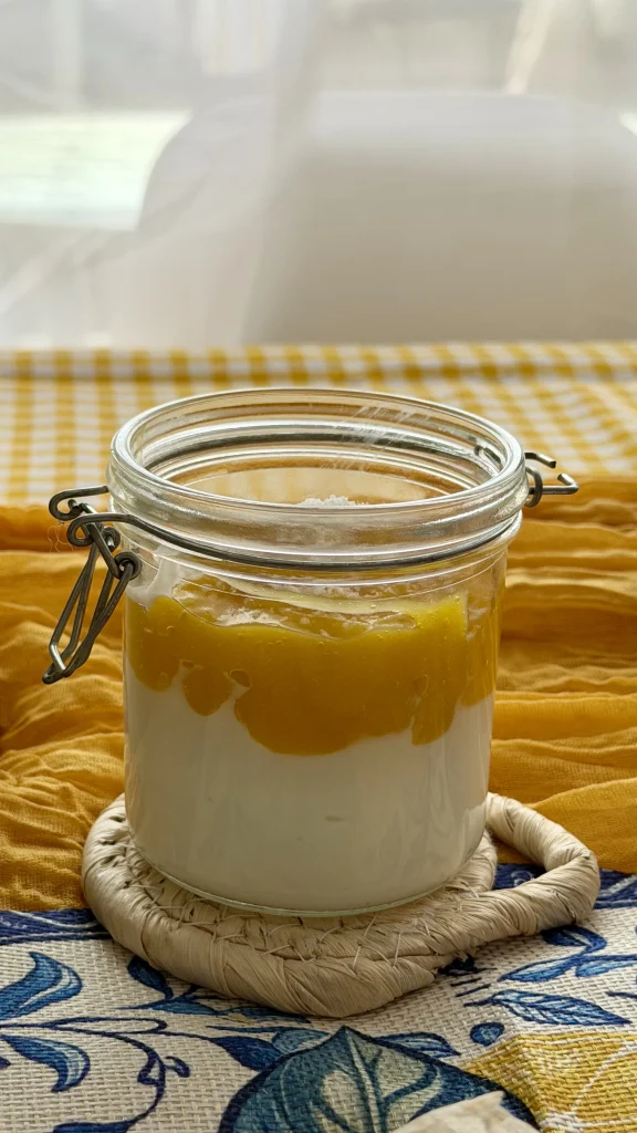 Idée de petit déjeuner : fromage blanc et purée de mangue