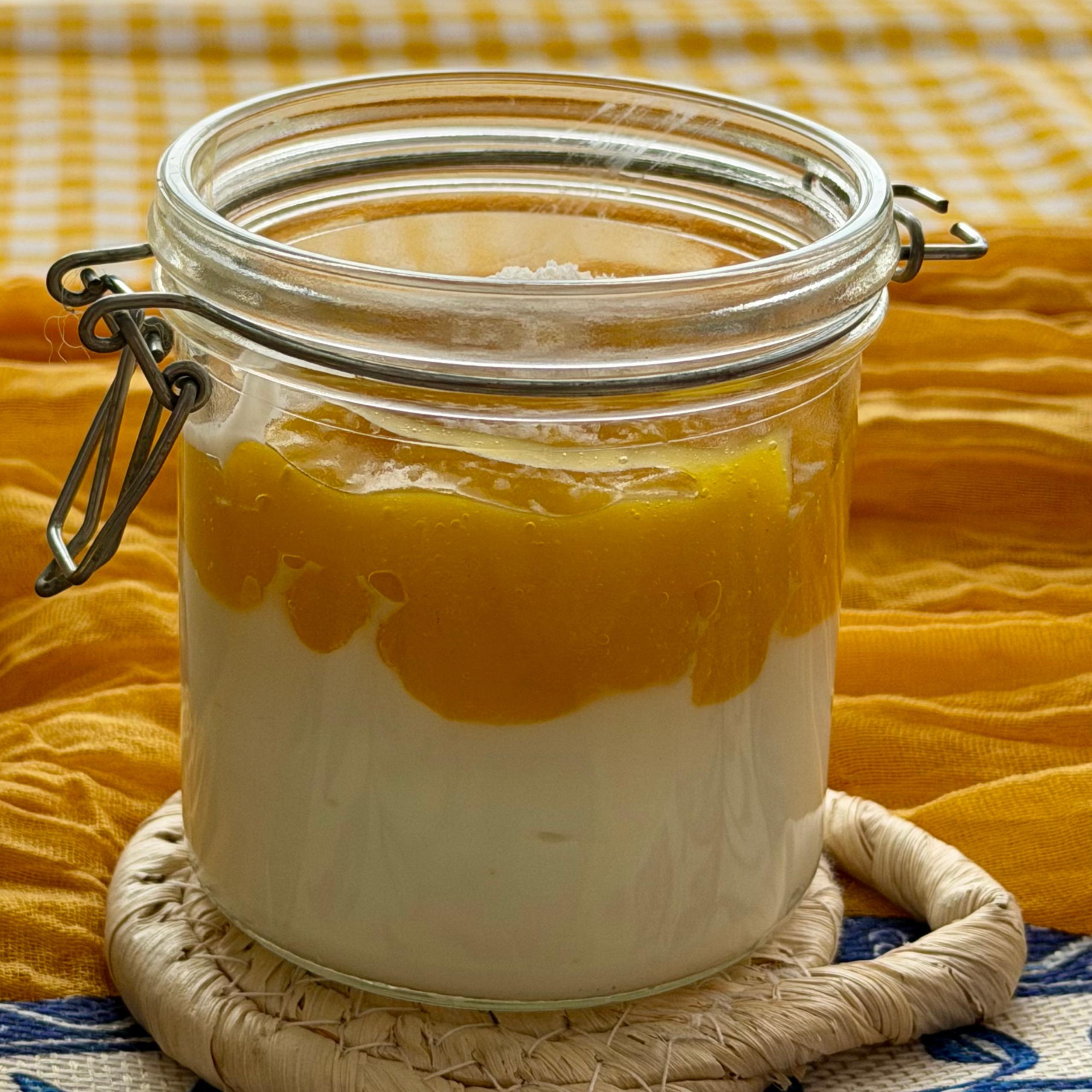 Idée de petit déjeuner : fromage blanc et purée de mangue