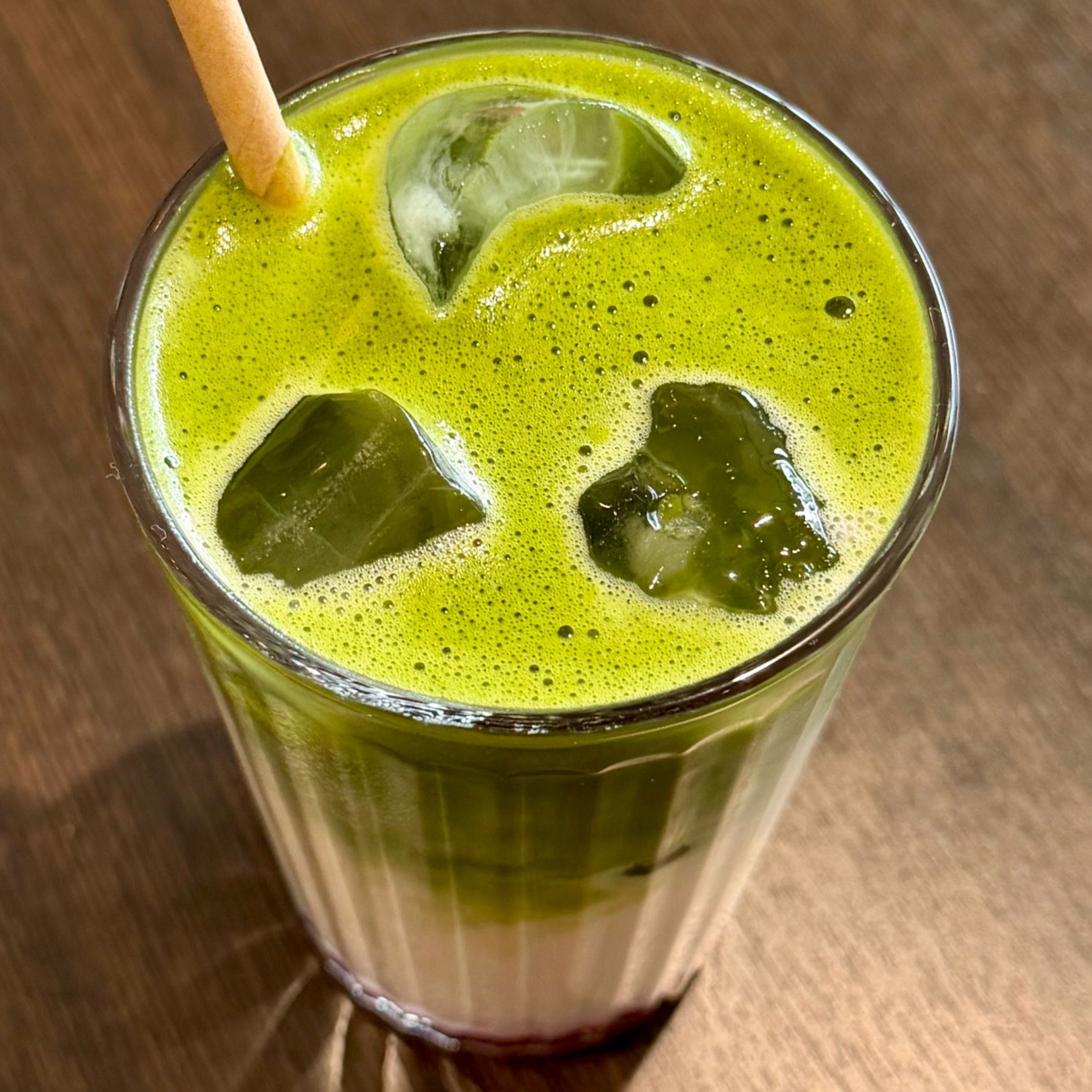 Image d'illustration de la section routine "Matcha latte hibiscus" de la page "À propos" de Njoy Healthy
