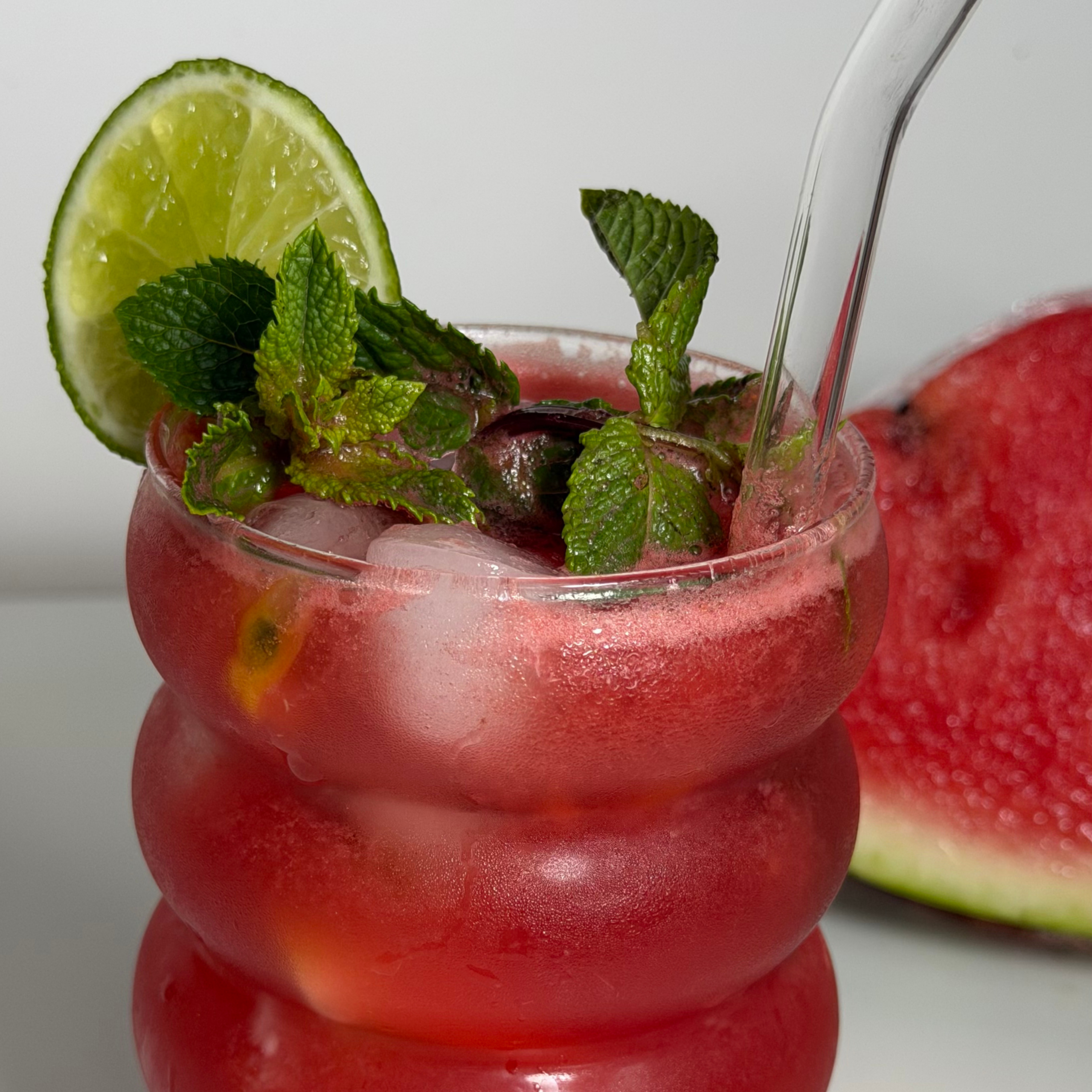 njoy-healthy-mocktail-pasteque-une-personne de Njoy Healthy