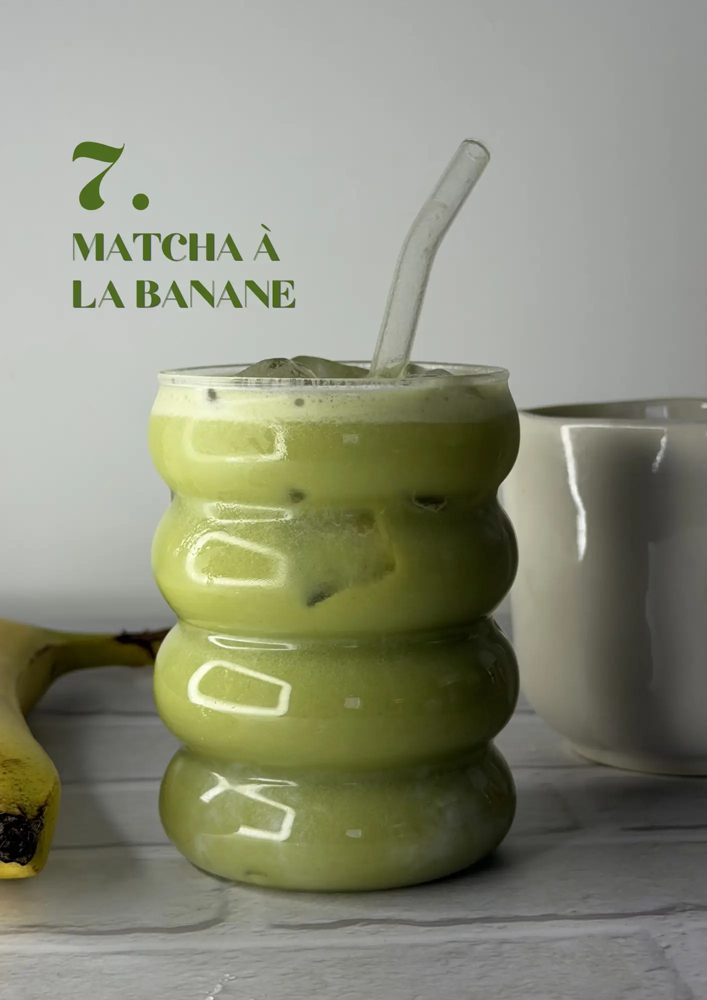 Image, d'un cocktail matcha à la banane, tirée de l'ebook "Boissons & Mocktails. 10 boissons pour l'été !" rédigé par Hawa DIALLO fondatrice de Njoy_Healthy