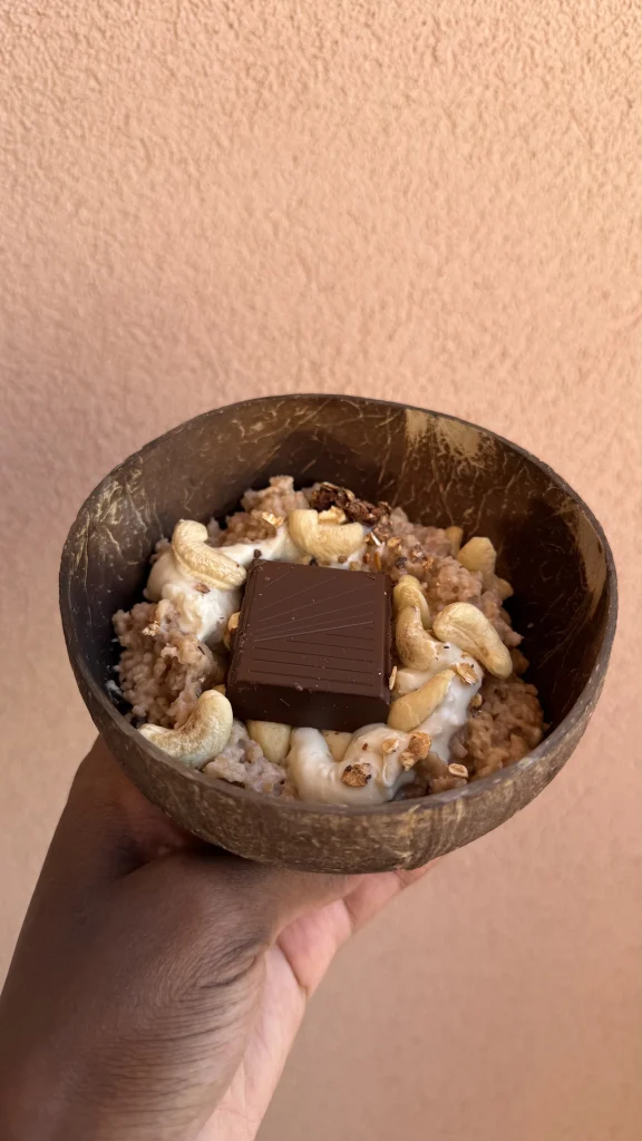 Porridge avoine chocolat avec topping